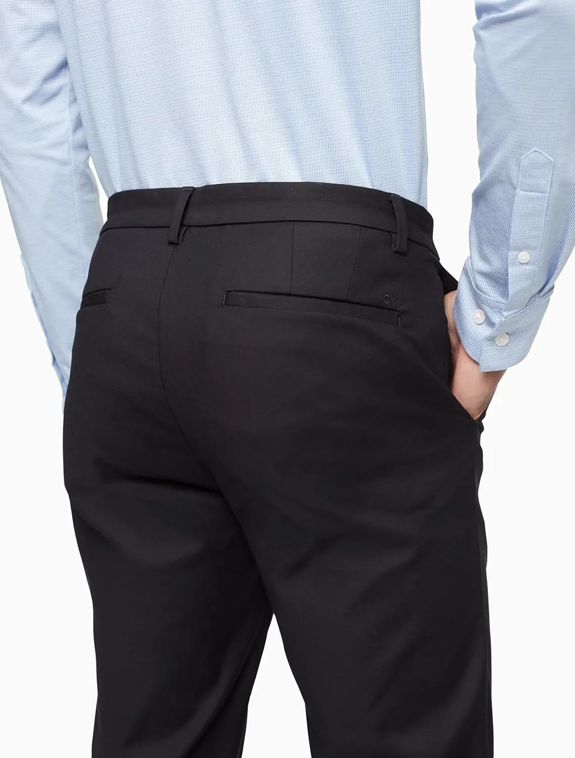 Calvin Klein Men's Modern Stretch Wrinkle Resistant Chino Pants in Slim Fit